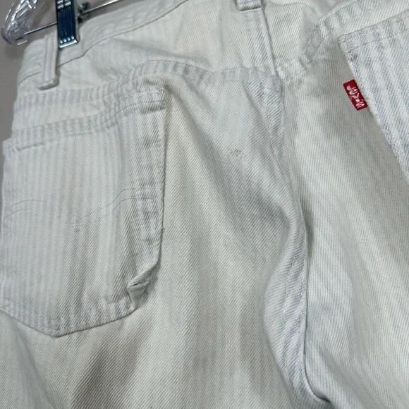 Vintage 80’s Levi’s 501 White and Blue Pin Striped Relaxed Jeans Size 31x33